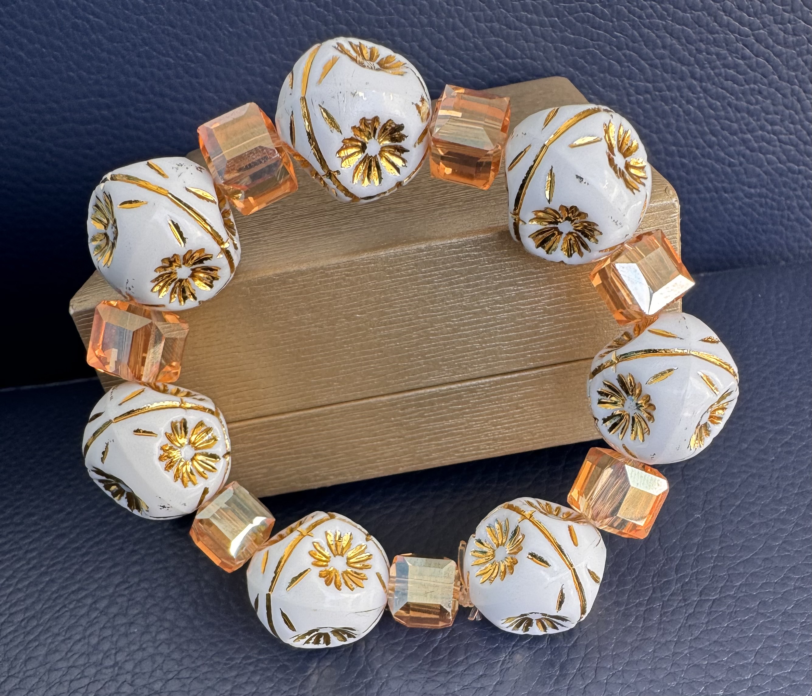 White & Gold Floral Beaded Bracelet